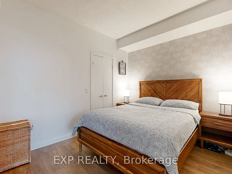 8 York St #2404 — Photo 15