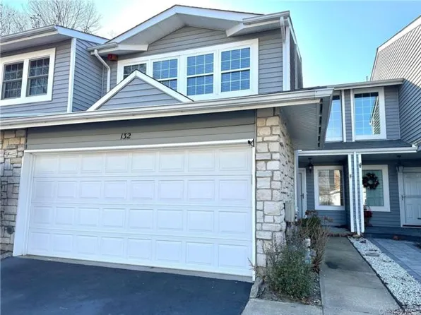 132 Fairfield Dr, Holbrook, NY 11741
