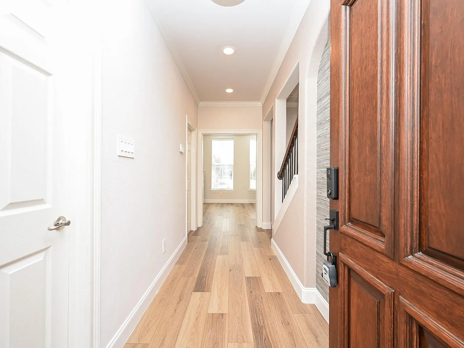 3 bed, 3.5 bath, 2396 sqft, $4,400 — Photo 3