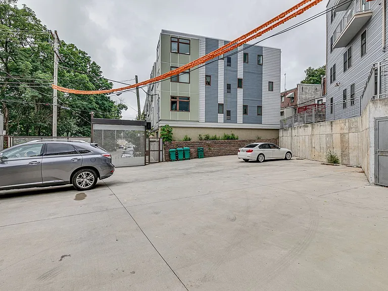 549 Armstrong St #302 — Photo 32