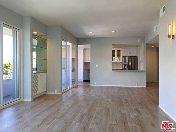 3rd image of 1835 Holmby Ave APT 201