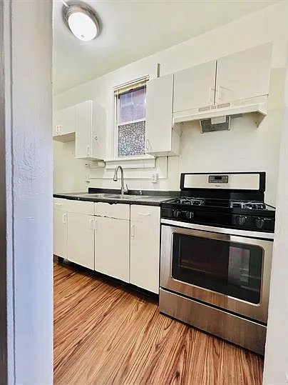 1051 Washington St #2 — Photo 5