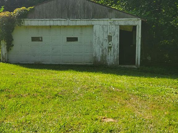 4th image of 68 Daves Cir