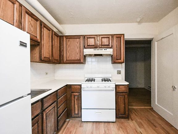 2nd image of 1311 Oak Ave #X