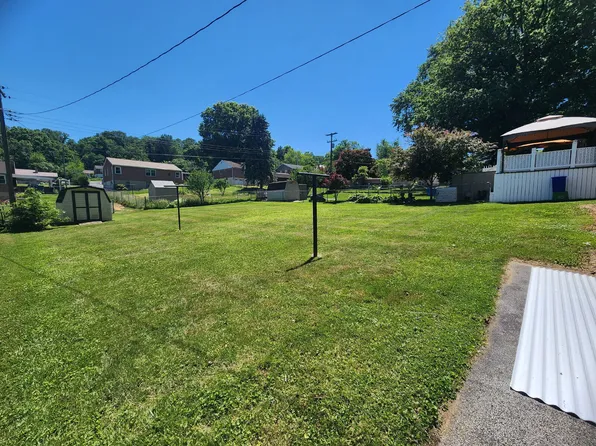 755 York St, Mount Wolf, PA 17347