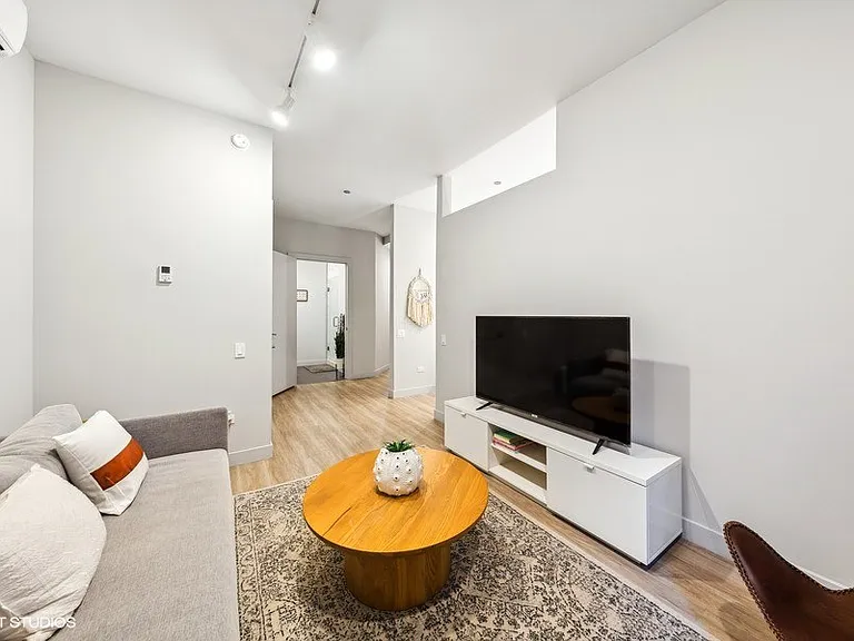 330 S. Wells St — Photo 48