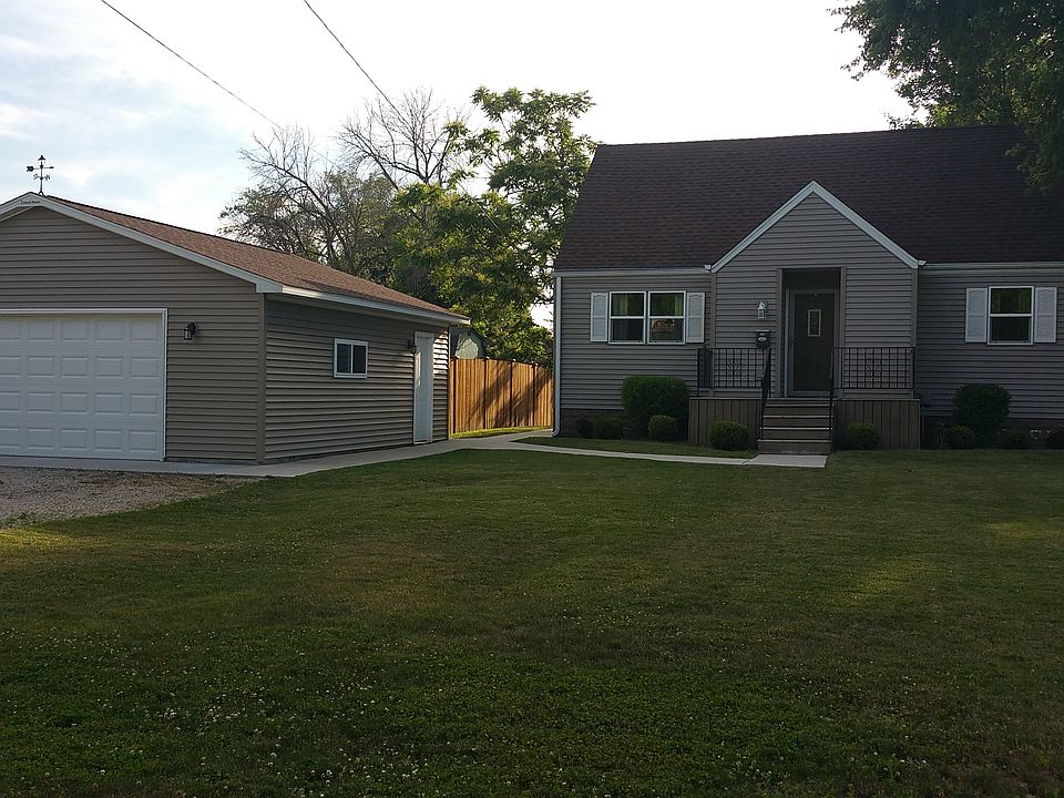 2 1/2 car garage 