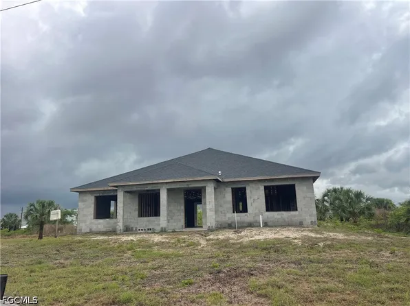 209 Nautilus Ave, Labelle, FL 33935