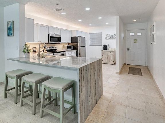 3rd image of 13500 Gulf Blvd APT 205
