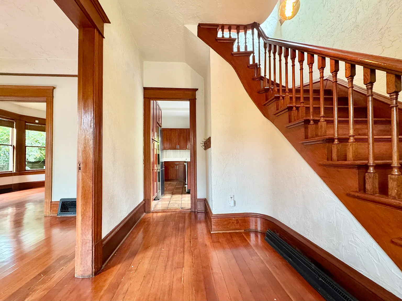 3 bed, 1.5 bath, 1380 sqft, $4,850 — Photo 4