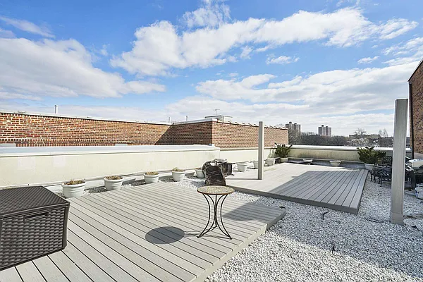 Sold by Avenue Sotheby's International Realty | media 18