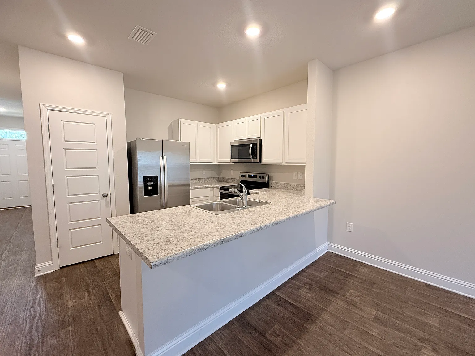 Available Now! 3 Bed/2.5 Bath Townhome In Daphne! — Photo 2