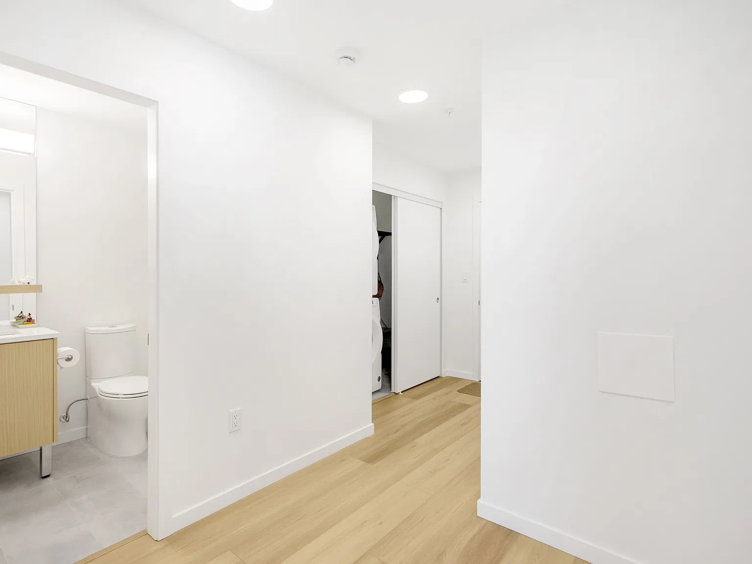 2 bed, 750 sqft, $3,200 — Photo 3