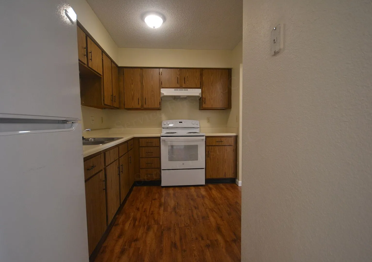 Buffalo Apartments (Bison Terrace) — Photo 3