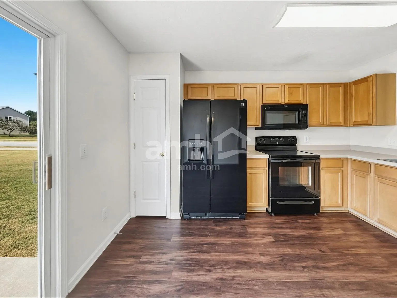 3 bed, 2.5 bath, 1490 sqft, $2,225 — Photo 3