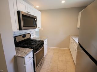 13 Greenland Ave, Ewing, NJ 08638