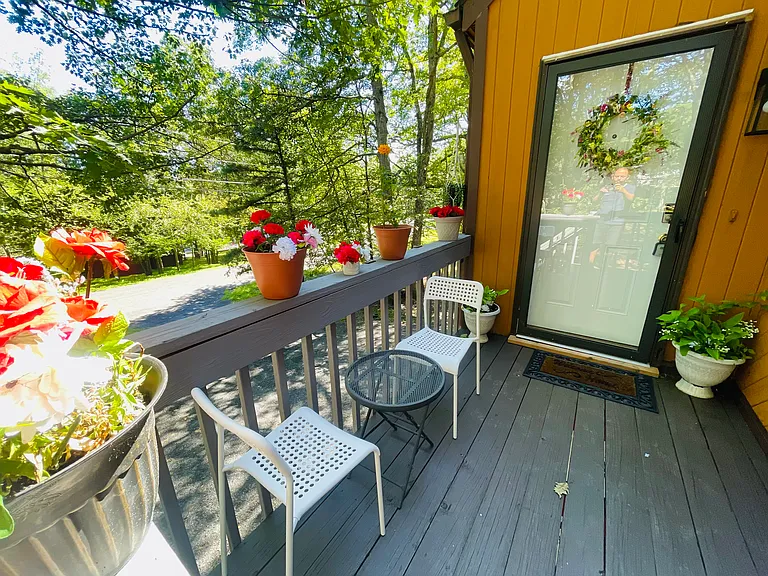 221 Somerset Dr — Photo 6