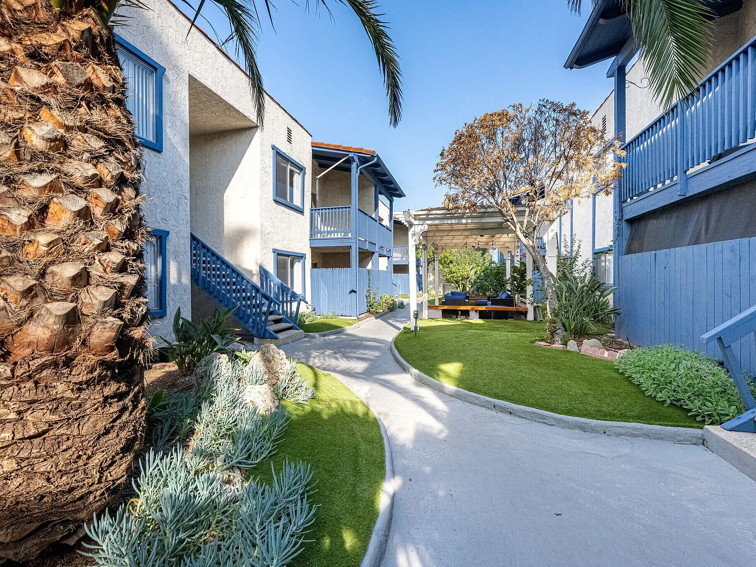 Harmony Court Apartments — Photo 2