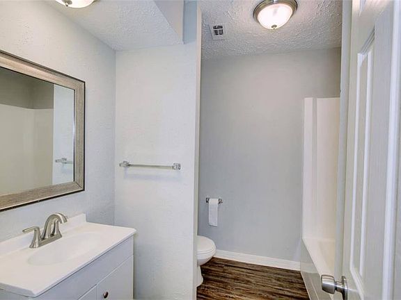 3rd image of 9943 Valley Lake Dr