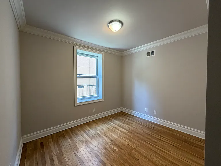 377 Baldwin Ave #2R — Photo 3
