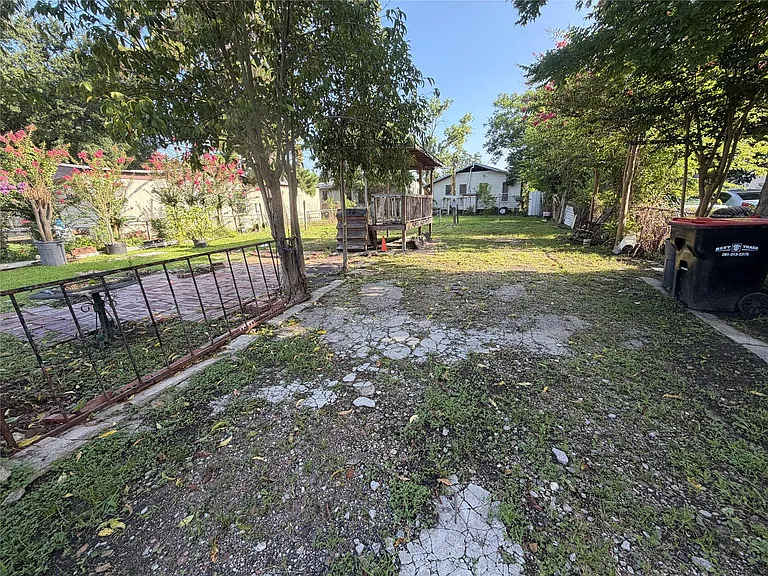 14005 Longview St — Photo 7