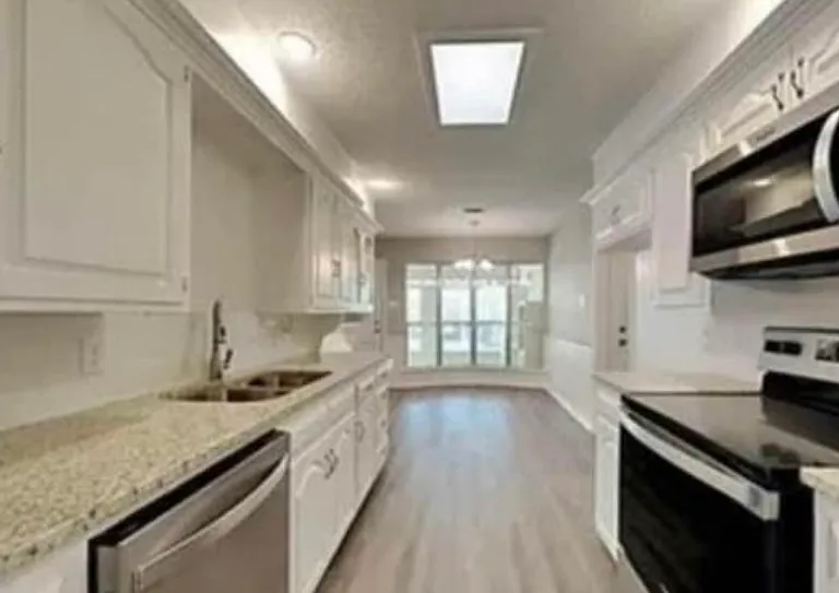 401 Lake Louise Ct — Photo 3
