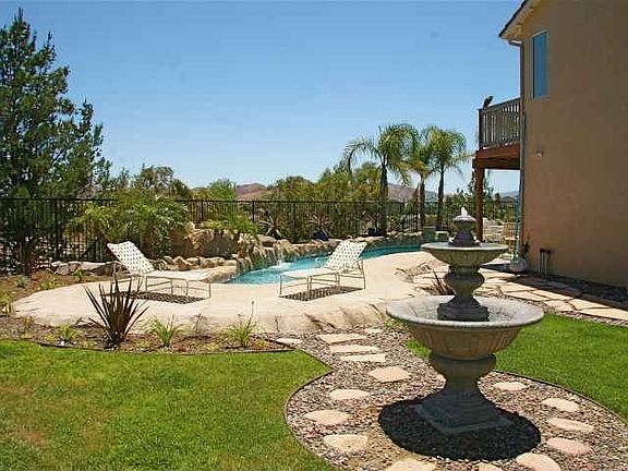 Fountain & side yard