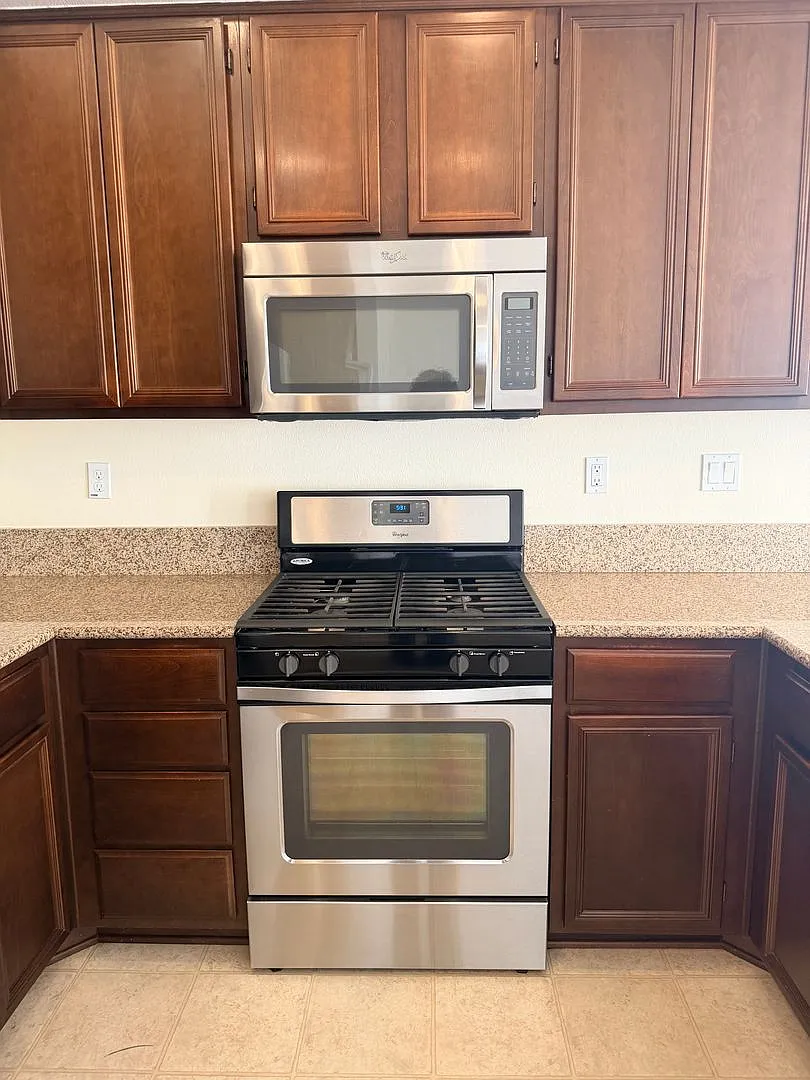 3 Bedroom | 2.5 Bathroom Townhome in Otay Ranch — Photo 4