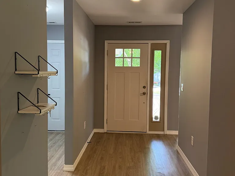 1270 Skyview Dr — Photo 3