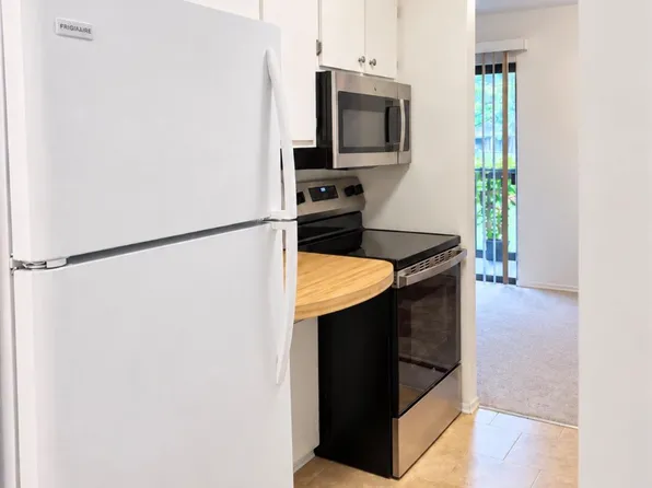 30028 W Twelve Mile Rd Unit 32, Farmington Hills, MI 48334