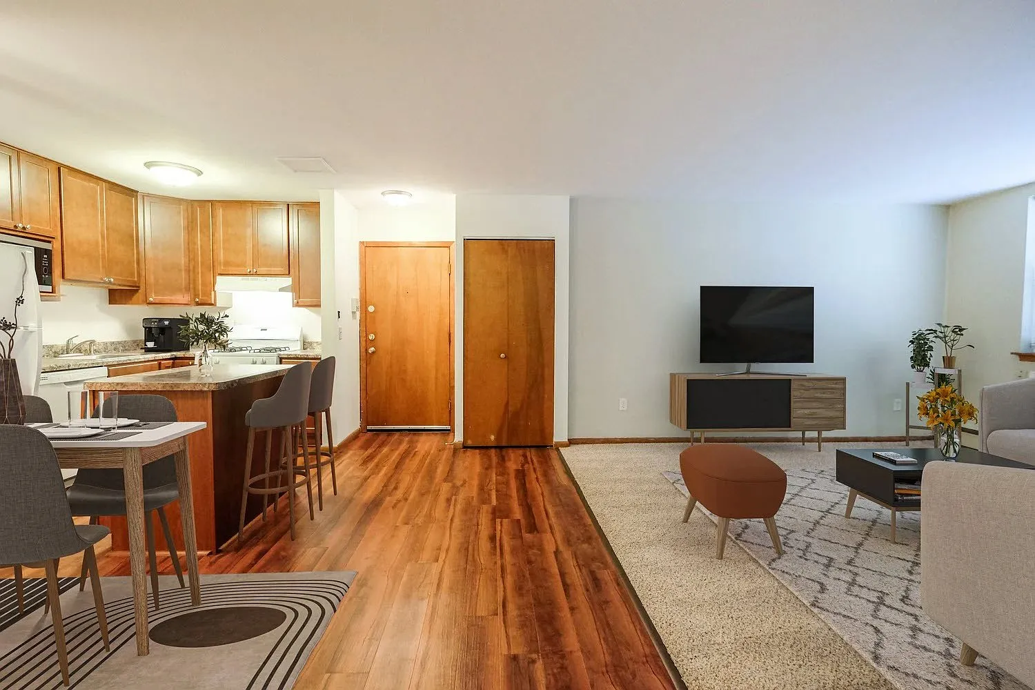 Dupont Ave Apartments | 3040 — Photo 1