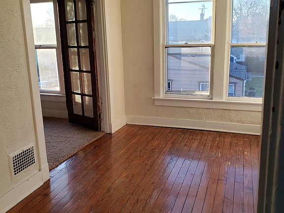 2nd image of 332 Morton Ave #4
