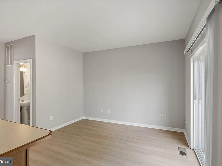 1026 Longview Ln — Photo 10