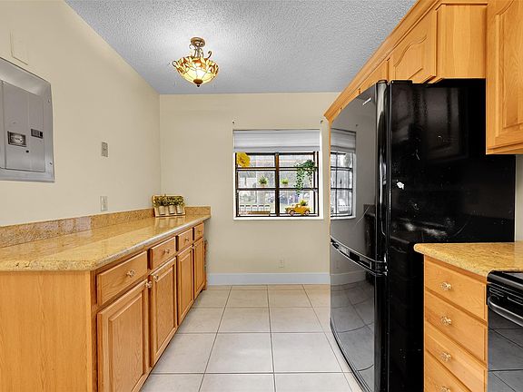 5th image of 10761 NW 14th Street #281