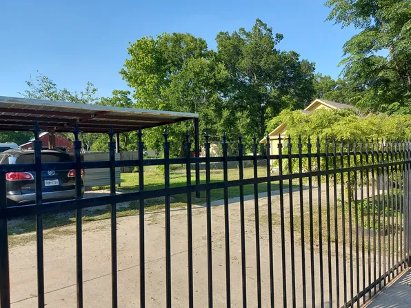 9221 Lambright Rd, Houston, TX 77075