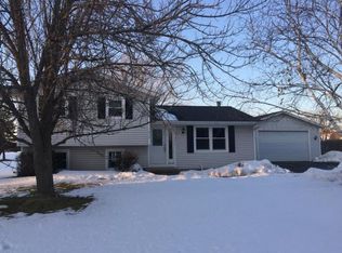 1452 Circle Dr, Menasha, WI 54952