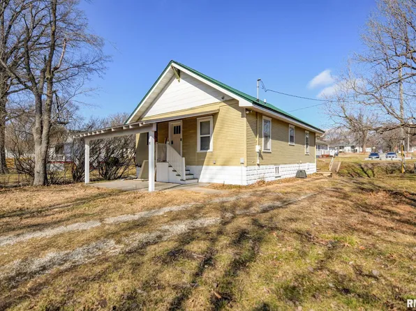 1016 E Park St, Taylorville, IL 62568