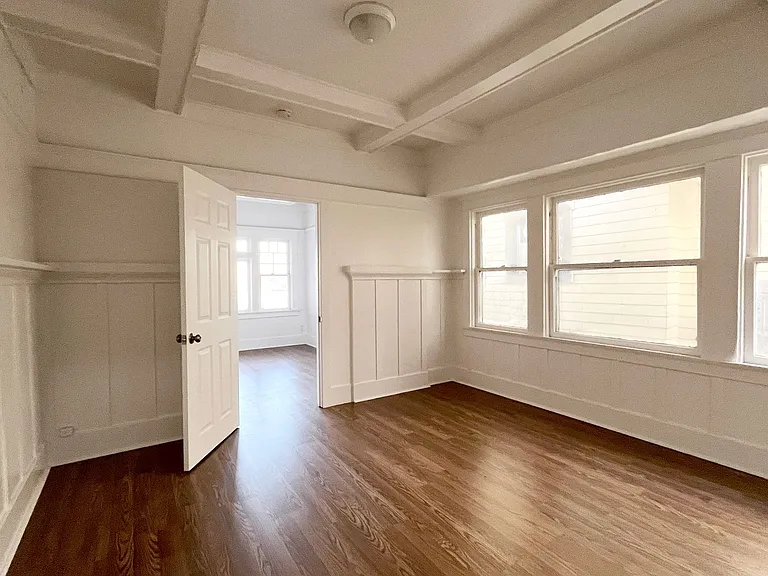 Vernon Ave - 458 — Photo 15