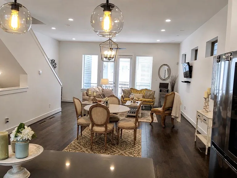 2208 McGowen St — Photo 11