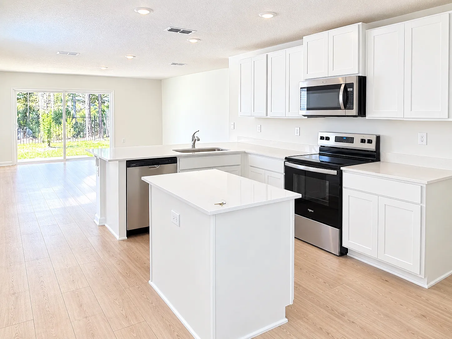 3 bed, 1492 sqft, $1,800 — Photo 2