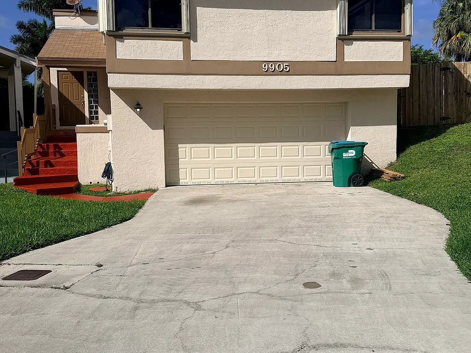 9905 SW 218th Ter