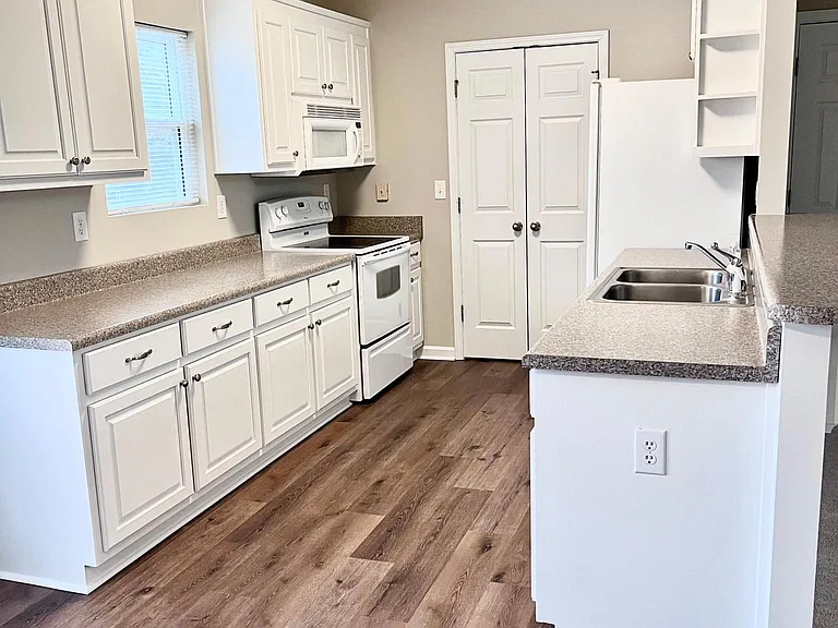 176 Pointe Cir — Photo 9