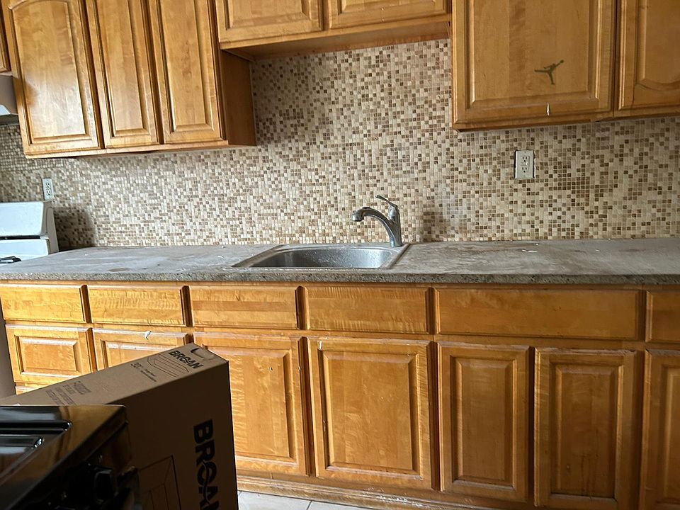 1st image of 41 N 16th St Floor 1
