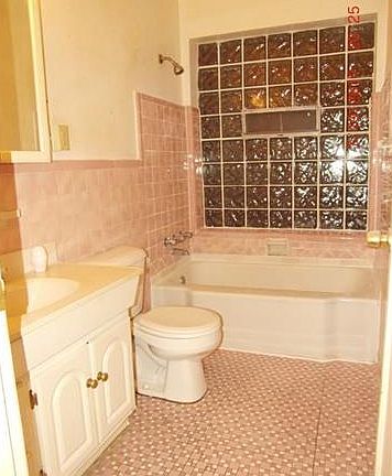 3rd image of 7607 Suffolk Ave