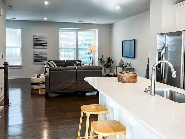 1810 Shumard Ln — Photo 10