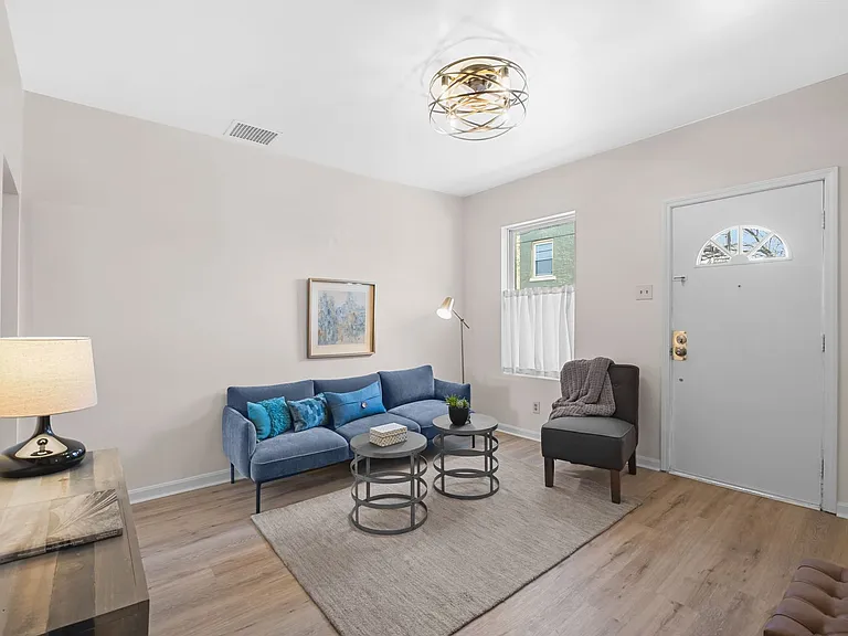 826 Walnut St — Photo 3