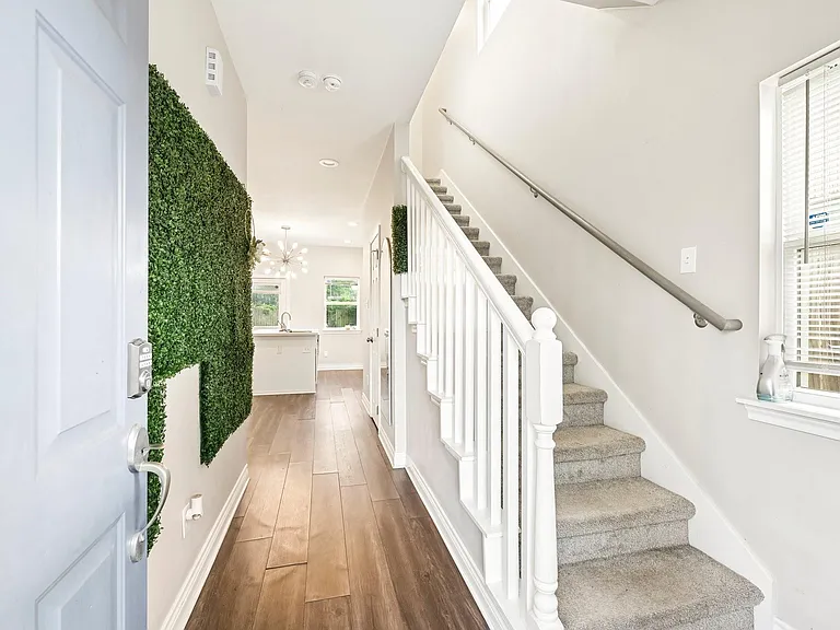 210 Garrotsville St — Photo 13