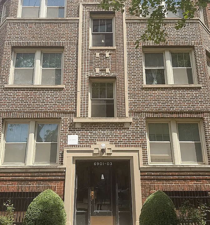 1st image of 6901 S Crandon Ave #1S