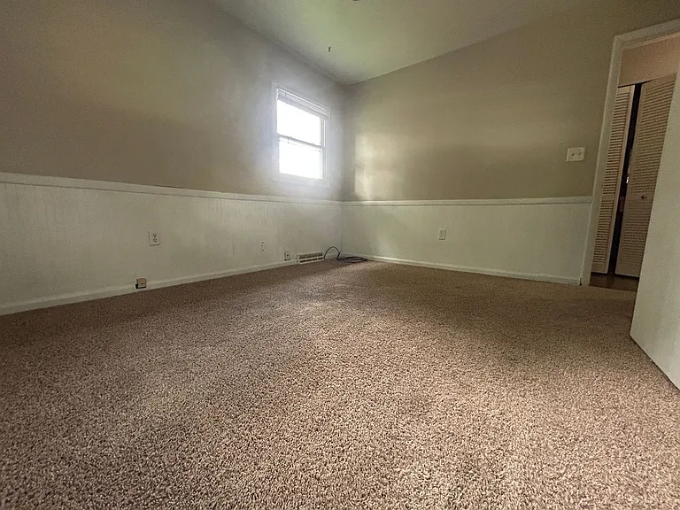 210 8th St E — Photo 12