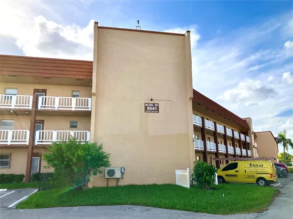 9041 Sunrise Lakes Blvd APT 208, Fort Lauderdale, FL 33322